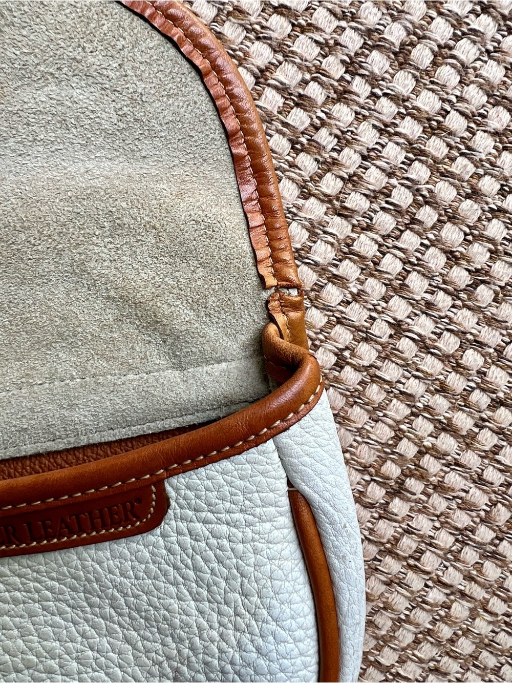 🦆Vintage Dooney & Bourke USA Mini All-Weather Leather White Tan Crossbody Bag - Picture 7 of 9